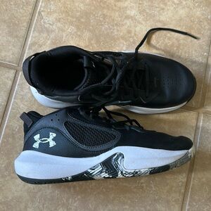 Uner Armour men’s basketball shoe size 7